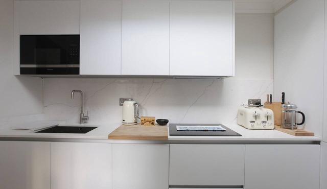 Stylish 1BDR Retreat Steps from Portobello Road in London