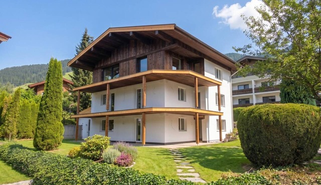 Stylish apartment with sauna, by the slopes in Brixen im Thale