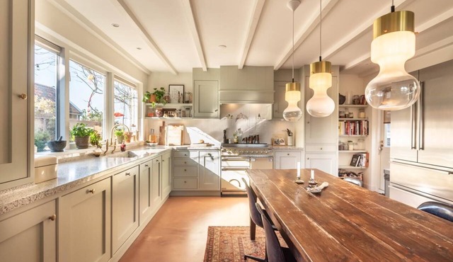 Stylish waterfront villa with luxurious private wellness, 5 min. From Amsterdam in Landsmeer