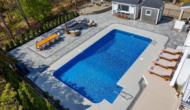 Summer Estate | Pool + Firepit + Family Retreat in Centerville