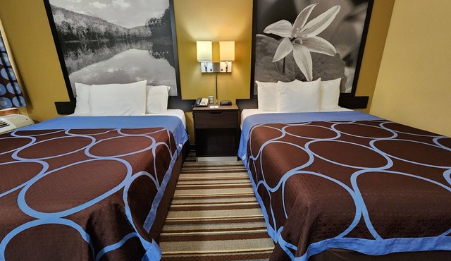 Super 8 by Wyndham Pine Bluff in Pine Bluff
