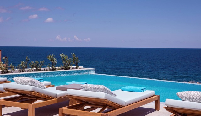 Thalassa Residence, Heated Pool, Hot Tub & SeaView in Rethymno