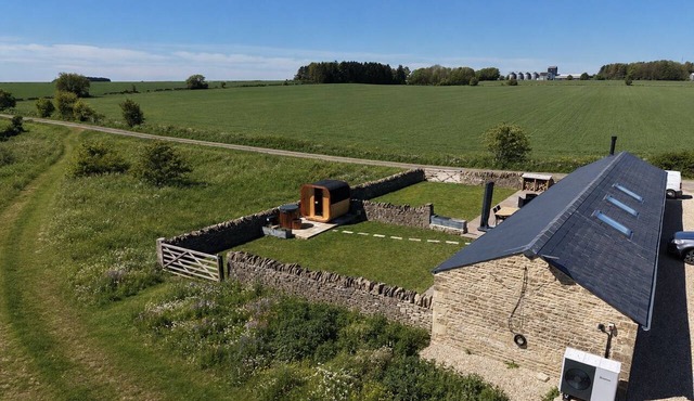 The Cattle Shed - Dog friendly barn with a relaxing sauna and cold plunge in Windrush