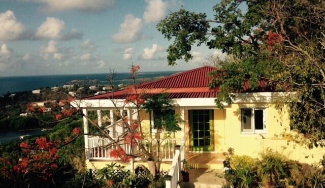 The 'Cottage' at Lion's Gate - Check for our Spring & Summer Specials in Red Hook