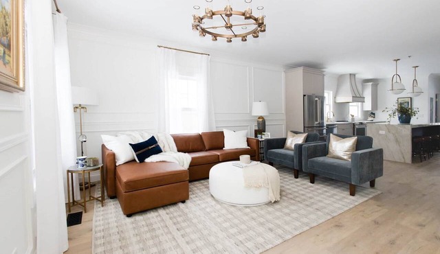 The Kildimo by Golden Home Rentals: Just a stroll down Notre Dame Ave to campus! in South Bend