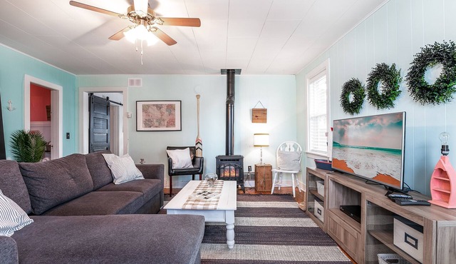 The Lighthouse-beach house perfect for gatherings in Sylvan Lake