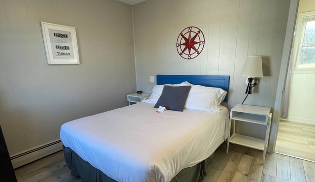 THE LITTLE VILLAGE , Full Bed 108 in Mount Horeb