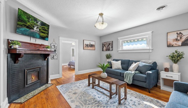 The Maple Attic – Bright 3BR Retreat Near Downtown in Saint Joseph