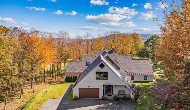The Oasis, 5BR with Pool Table & Golf Course Views in Quechee
