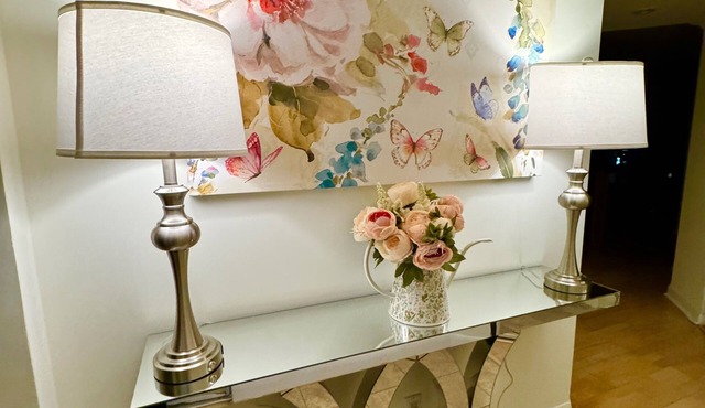 The Rosé Suite - In the Heart Of The City in Toronto