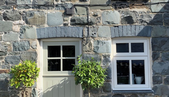 Traditional Welsh Cottage In Snowdonia National Park. Visit Wales 4 Star Rated in Llwyngwril