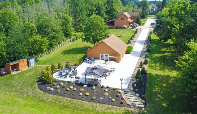Vacation Home with Hot Tub in Hinckley