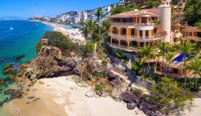 Villa Estrella Mar - 5 Star Luxury Villa - Staff - Private Pool - On the beach! in Puerto Vallarta
