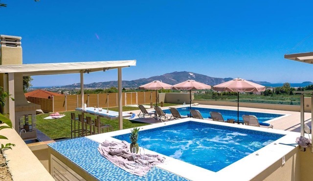 Villa Hill, 2 bedroom villa with breathtakig view and private pool! in Zakynthos