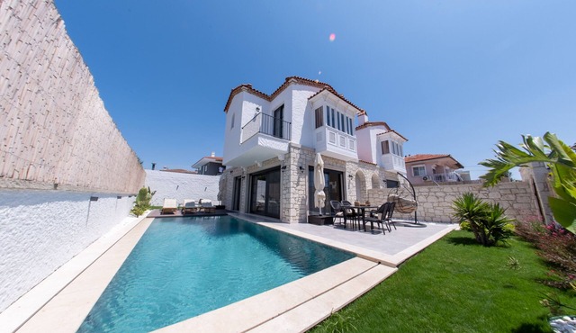 Villa Lia 1, Relaxing Design, Private pool, 350mt to the Sea in İzmir