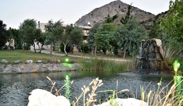 Villa Ostria, Lefkogia Cottage on a 20.000 sq.m.farm! Only 1 km from the beach. in Rethymno