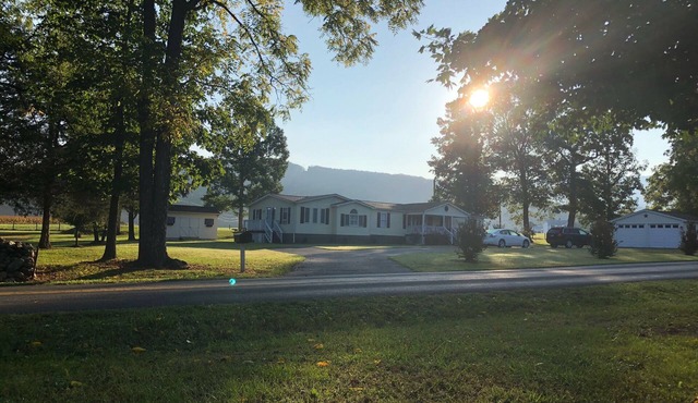 Walnut Lane House - Private Mountain views in Luray