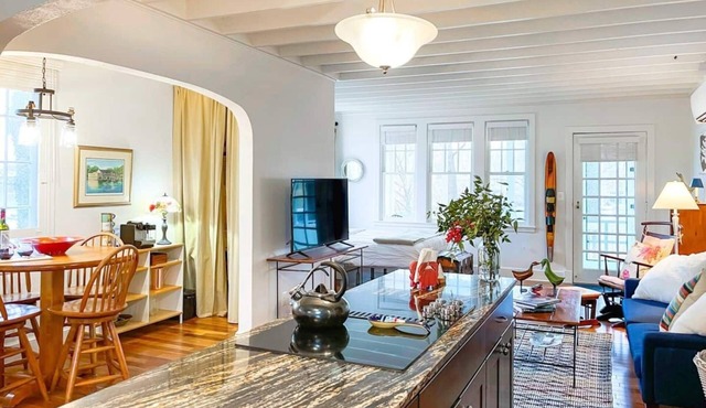 Your Annapolis Waterfront retreat for a weekend or any-day getaway! Great lodging for Plebe Parent's Weekend - and all your USNA activities. in Annapolis