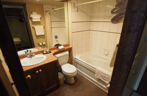 Apex Mountain Condo | Apex Mountain Inn 1 Bdrm Suite 205-206 1 Bedroom Condo by Redawning