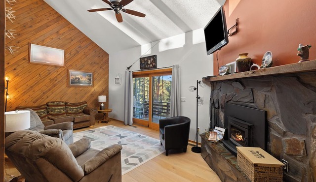 Riley's Retreat Hot Tub and air conditioning! in Rapid City