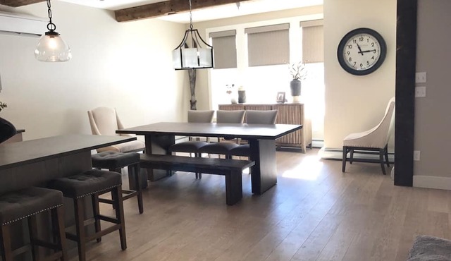 Luxury 4BR Townhome at the Hermitage, only 4 Miles to Mount Snow in Wilmington